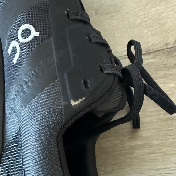 ON Women’s CLOUDRUNNER Black Waterprroof Running Shoe Size 7 - Picture 7 of 11